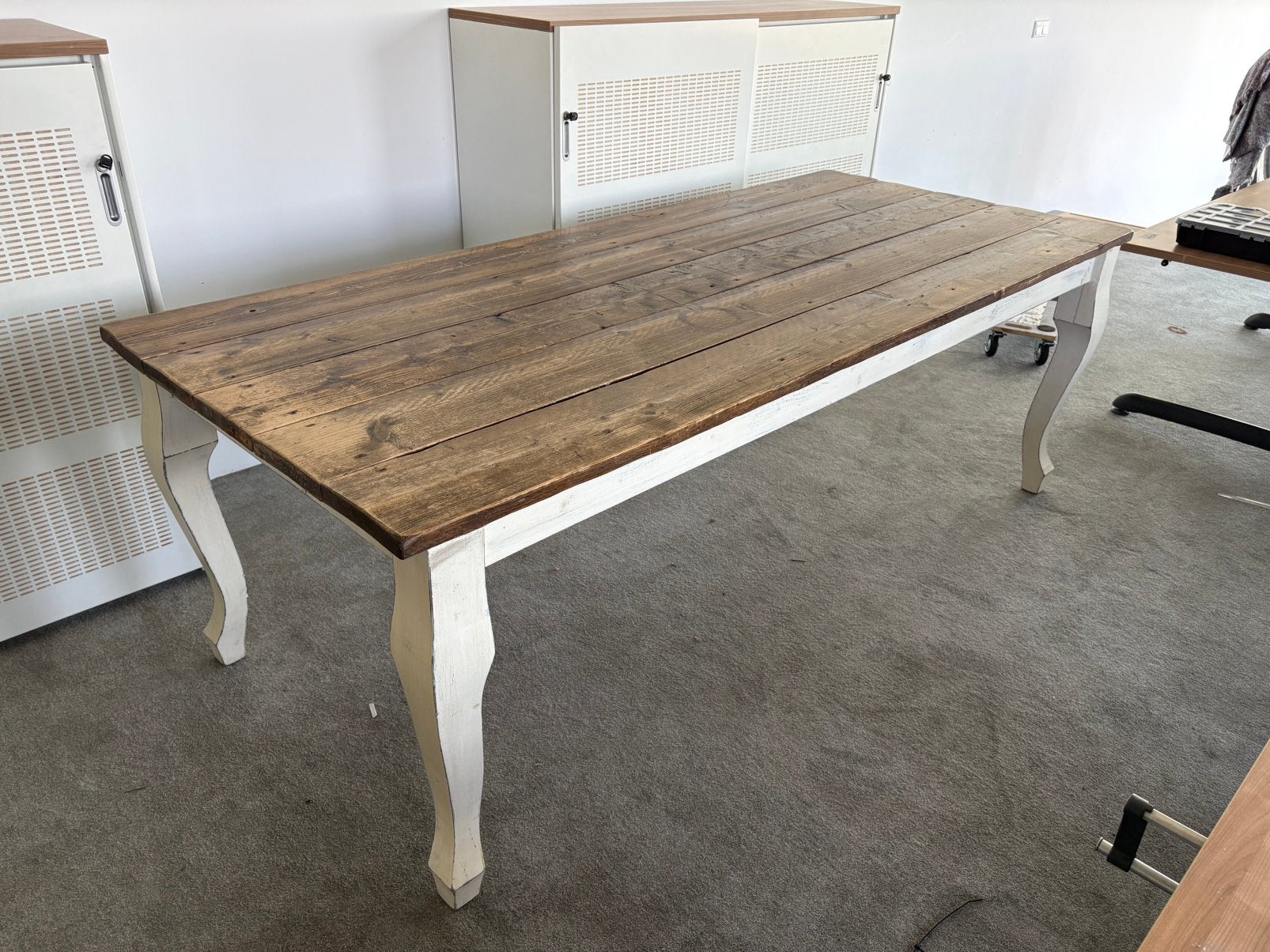 Robuuste houten tafel 226x97,5 cm met witte poten, Ophalen, Gebruikt, 200 cm of meer, 50 tot 100 cm