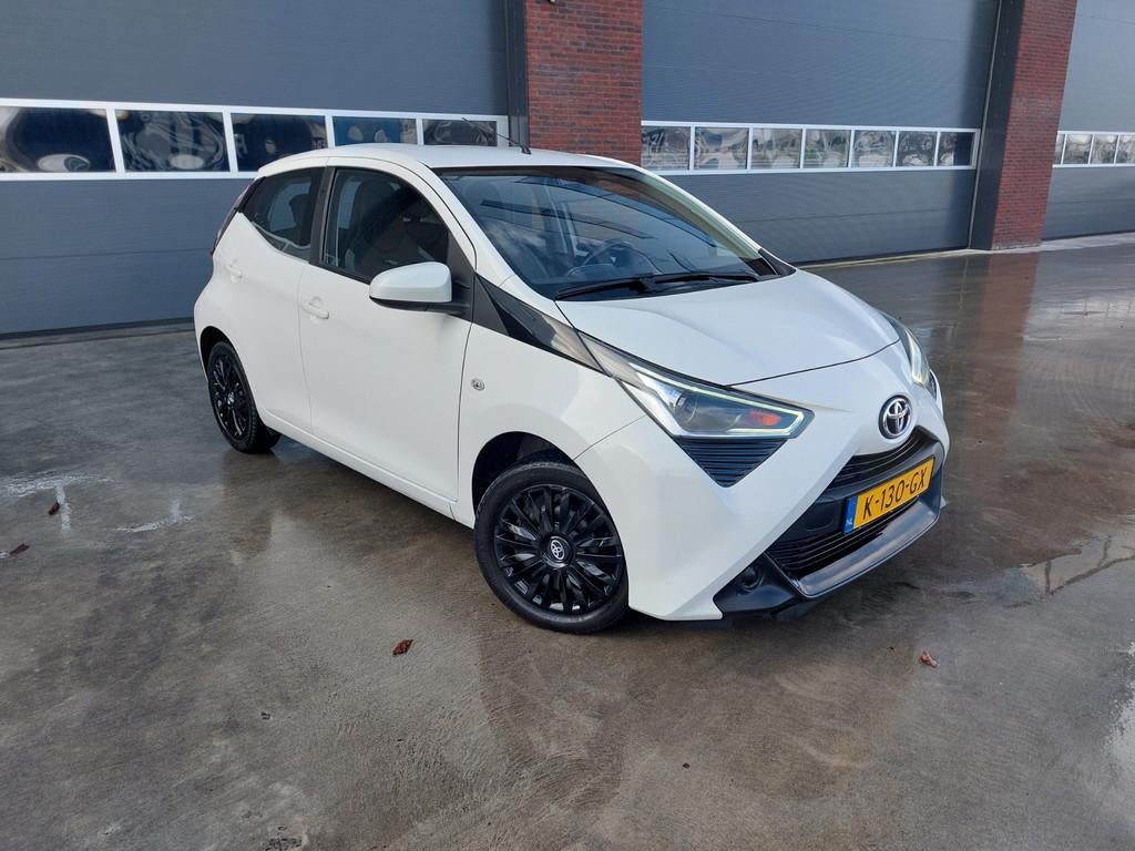 Toyota Aygo 1.0 VVT-i x-play airco car play camera, Voorwielaandrijving, Stof, Gebruikt, Euro 6