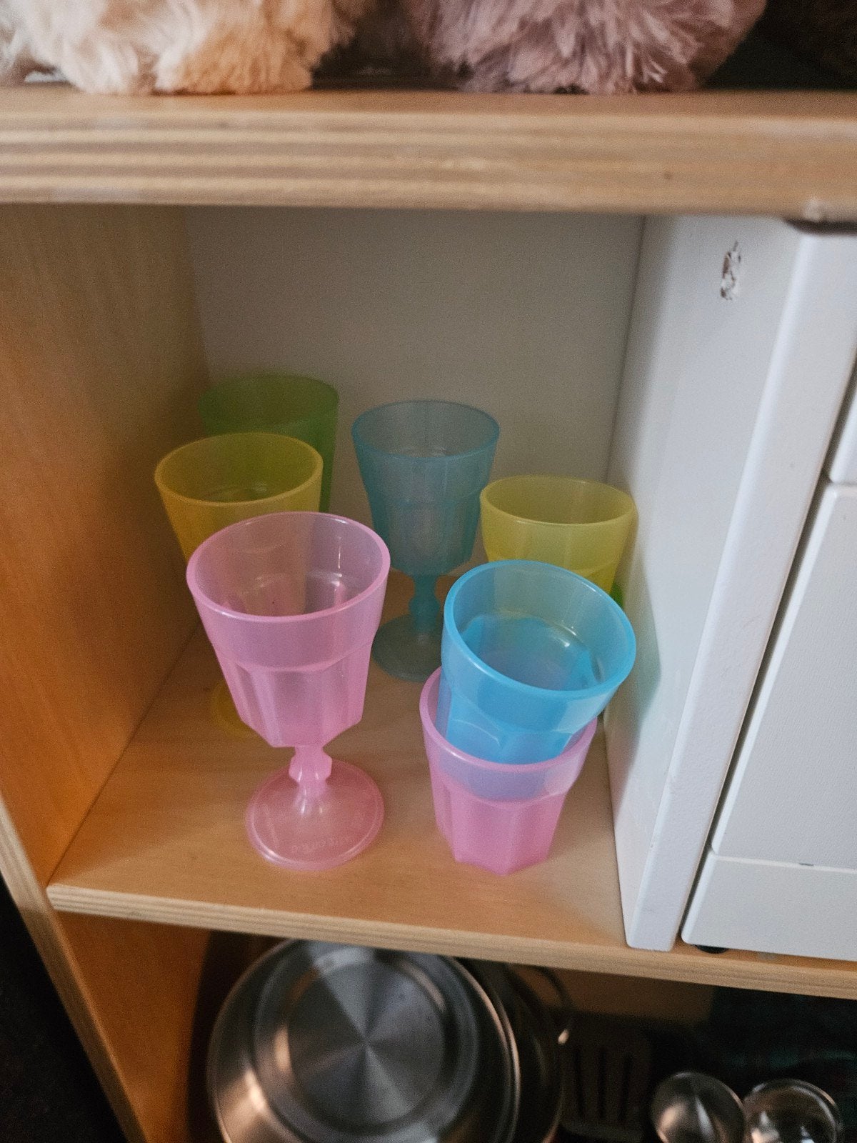 Kleurrijke plastic bekers en wijnglazen set, Huis en Inrichting, Keuken | Keukenbenodigdheden, Kunststof, Ophalen of Verzenden