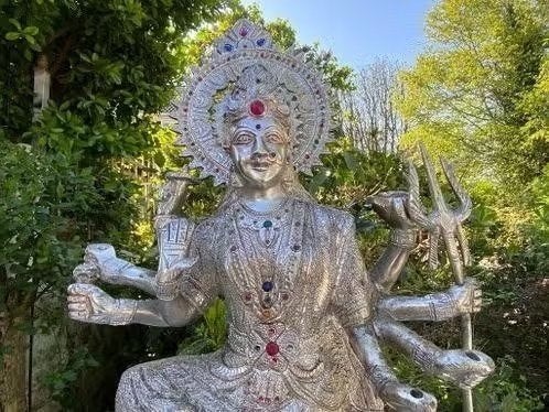 Grote verzilverde Durga op tijger – 8,8 kg, Ophalen of Verzenden, Gebruikt, Sieraad, Hindoeïsme