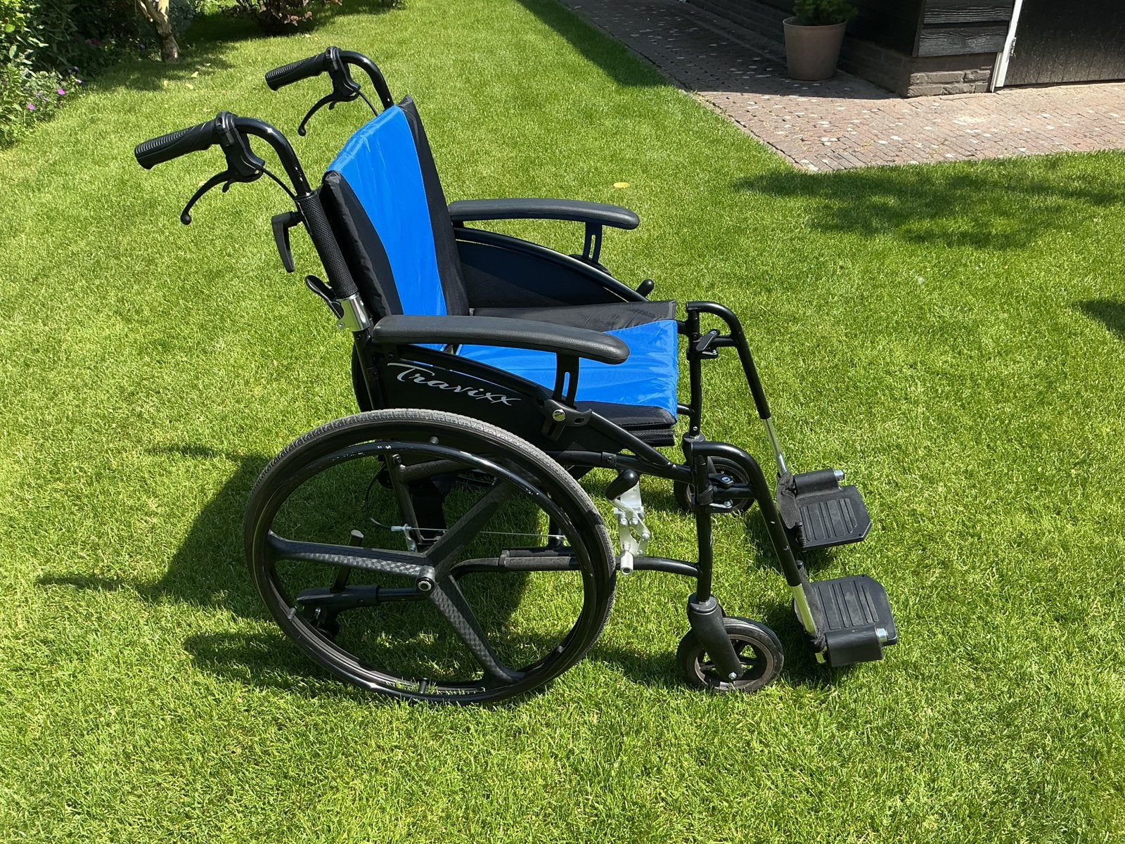Lichte opvouwbare HIGH TECH Rolstoel Travixx Comfort Lite, Ophalen, Zo goed als nieuw, Duwrolstoel