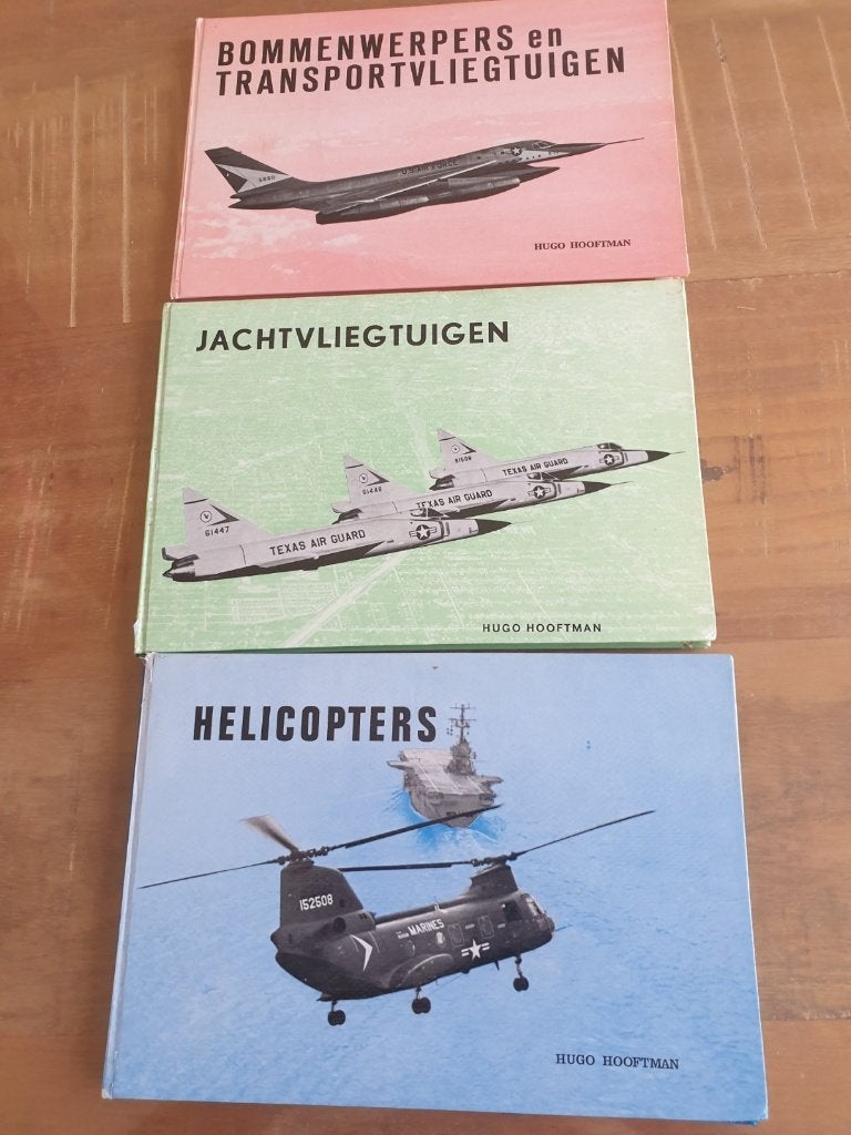 3 vintage militaire vliegtuigboekjes uit 1970, Ophalen of Verzenden, Nederland