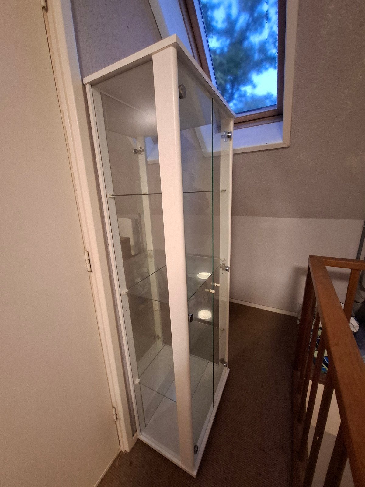Witte vitrinekast met glazen planken, Huis en Inrichting, Ophalen, 50 tot 100 cm, Modern, 150 tot 200 cm