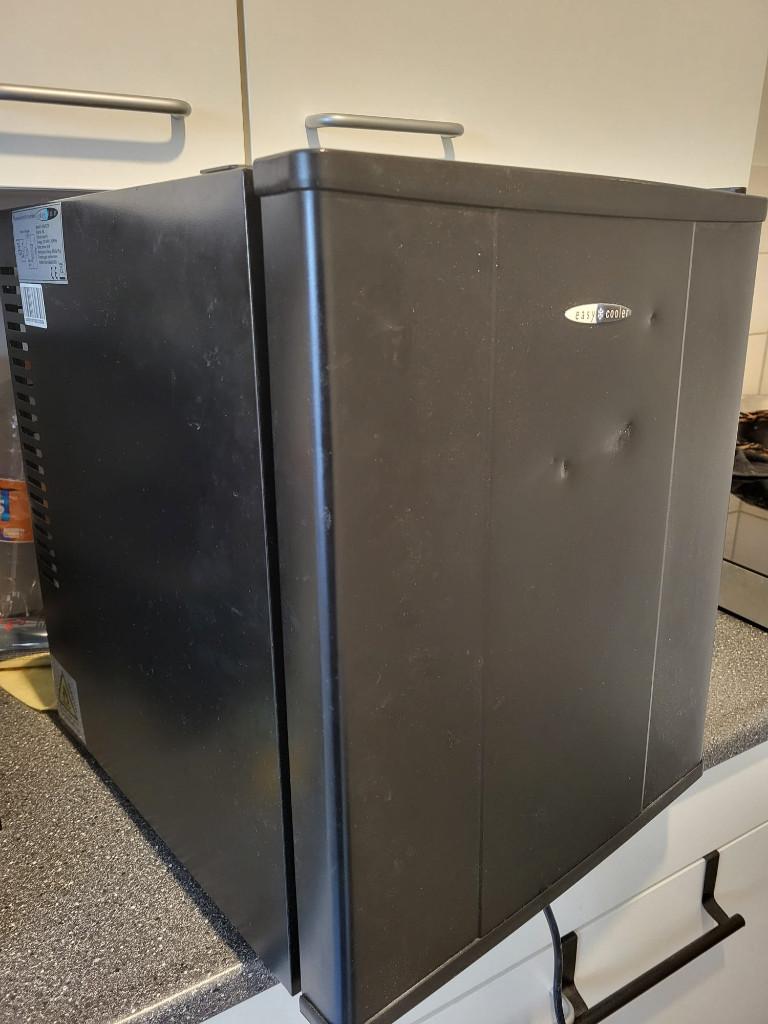 Easy Cooler Mini Fridge, Ophalen, Minder dan 75 liter, Zonder vriesvak, Gebruikt