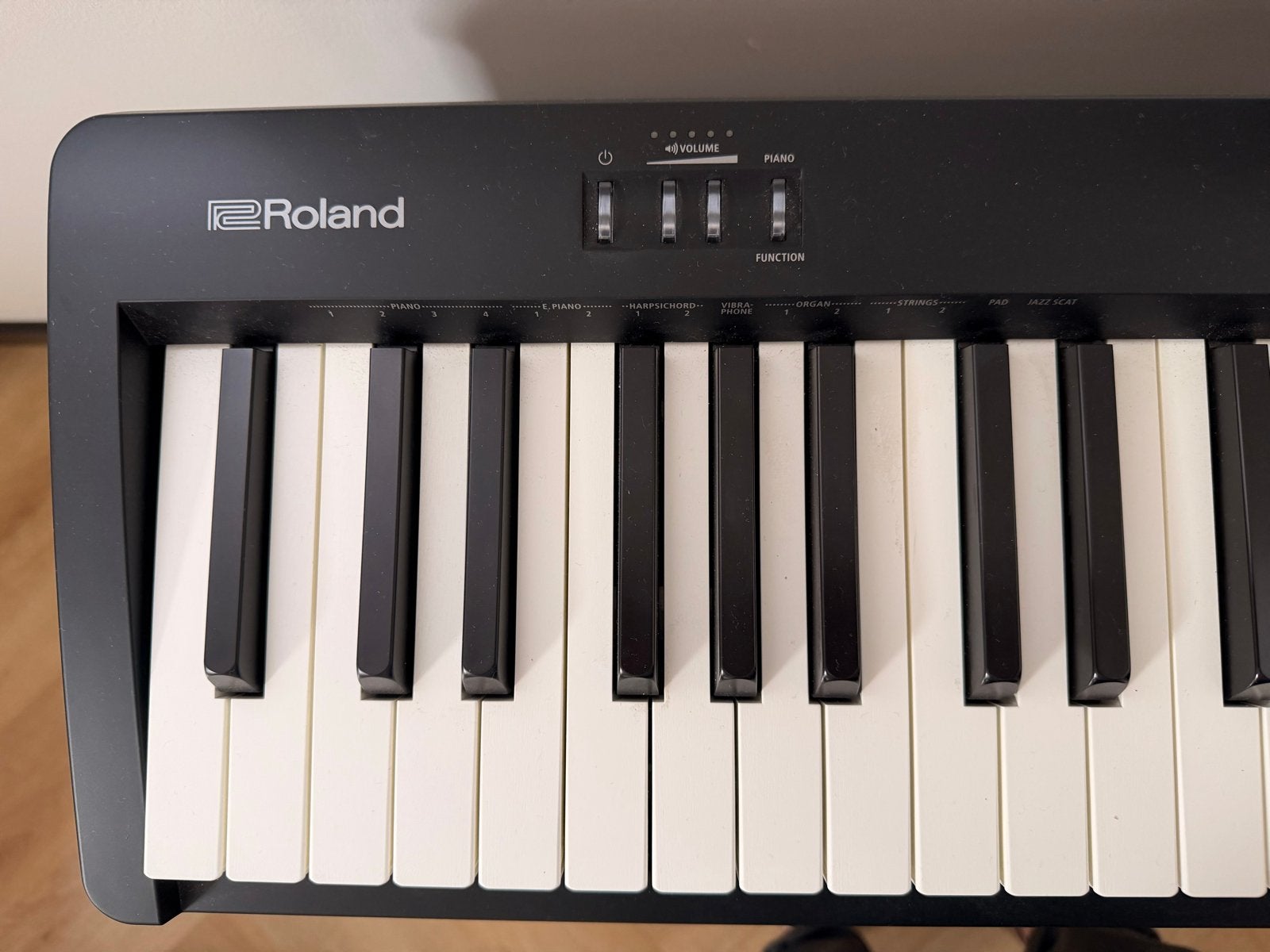 Verkocht! Roland FP-10 Digitale Piano met standaard en kruk, Muziek en Instrumenten, Piano's, Ophalen, Zwart, Digitaal, Zo goed als nieuw