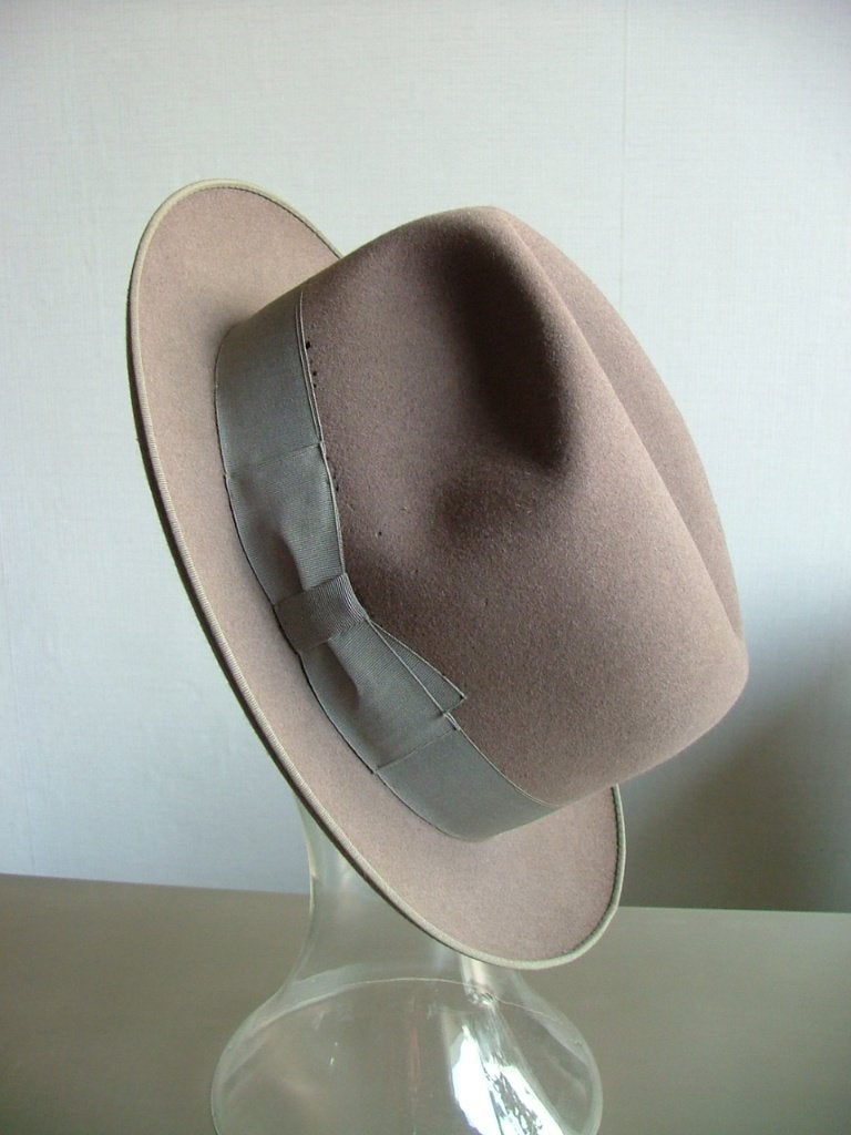 VINTAGE BRUMMELS-  HERENHOED GRIJS /AUBERGINE, Ophalen of Verzenden, Zo goed als nieuw, 58 of 59 cm (L, 7¼ of ⅜ inch)