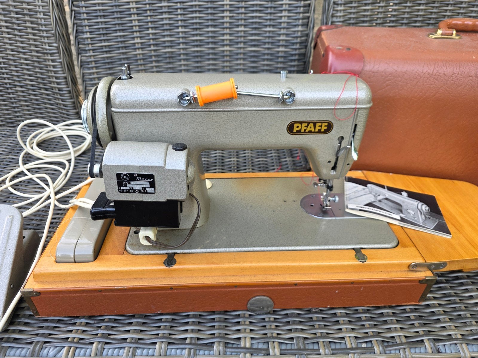 Pfaff 60 Naaimachine met koffer en handleiding, Ophalen of Verzenden, Gebruikt, Naaimachine, Pfaff