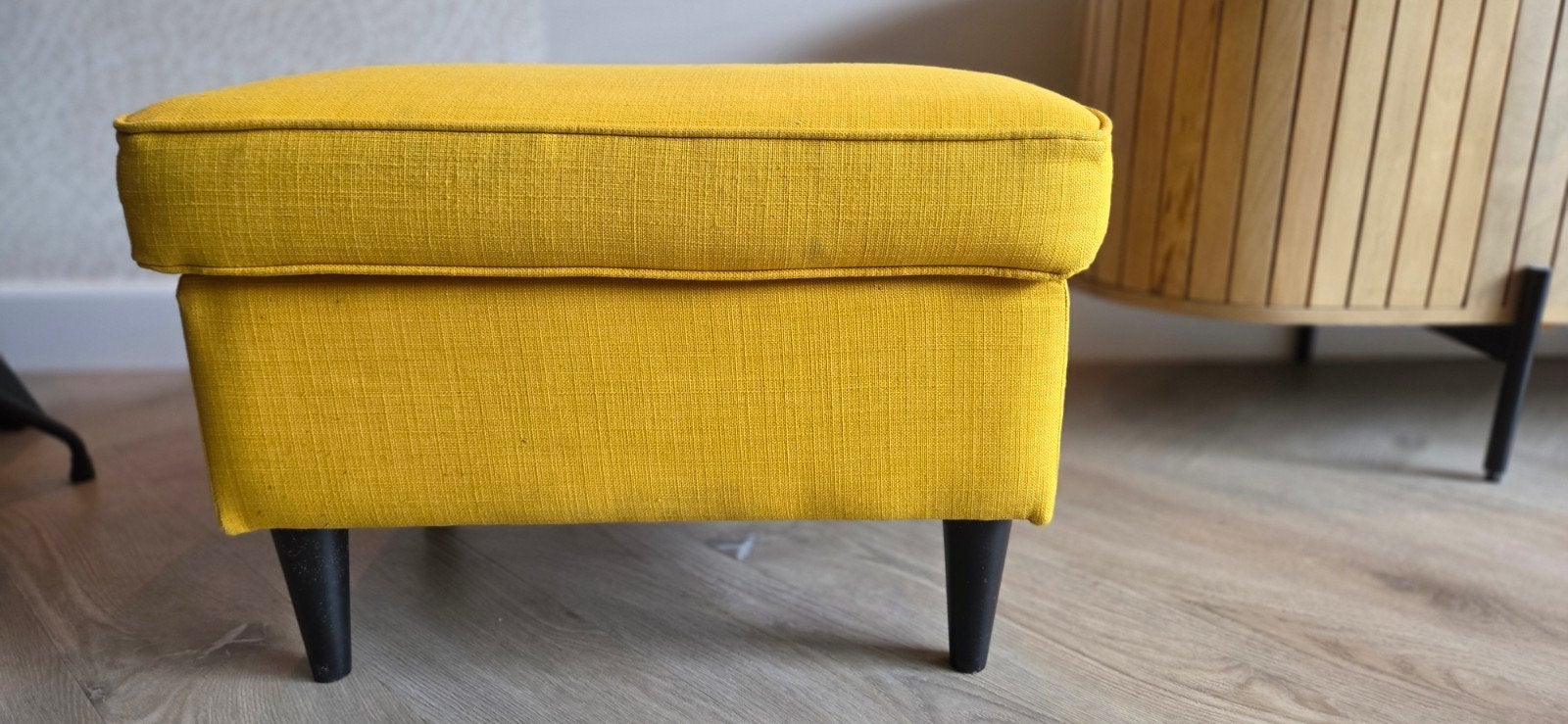 2x Gele fauteuils met voetenbankje - Comfortabel en stijlvol, Huis en Inrichting, Ophalen, Gebruikt, 75 tot 100 cm, Klassiek, Retro