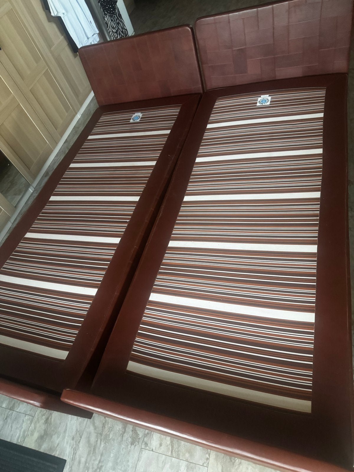 Comfortabel tweepersoonsbed met lattenbodems, Gebruikt, Bruin, Tweepersoons, Ophalen of Verzenden