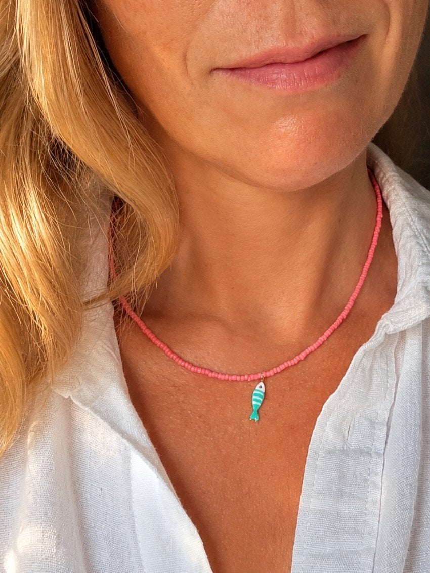 Koraalroze kralenketting met vis hanger, Verzenden, Nieuw, Roze, Overige materialen