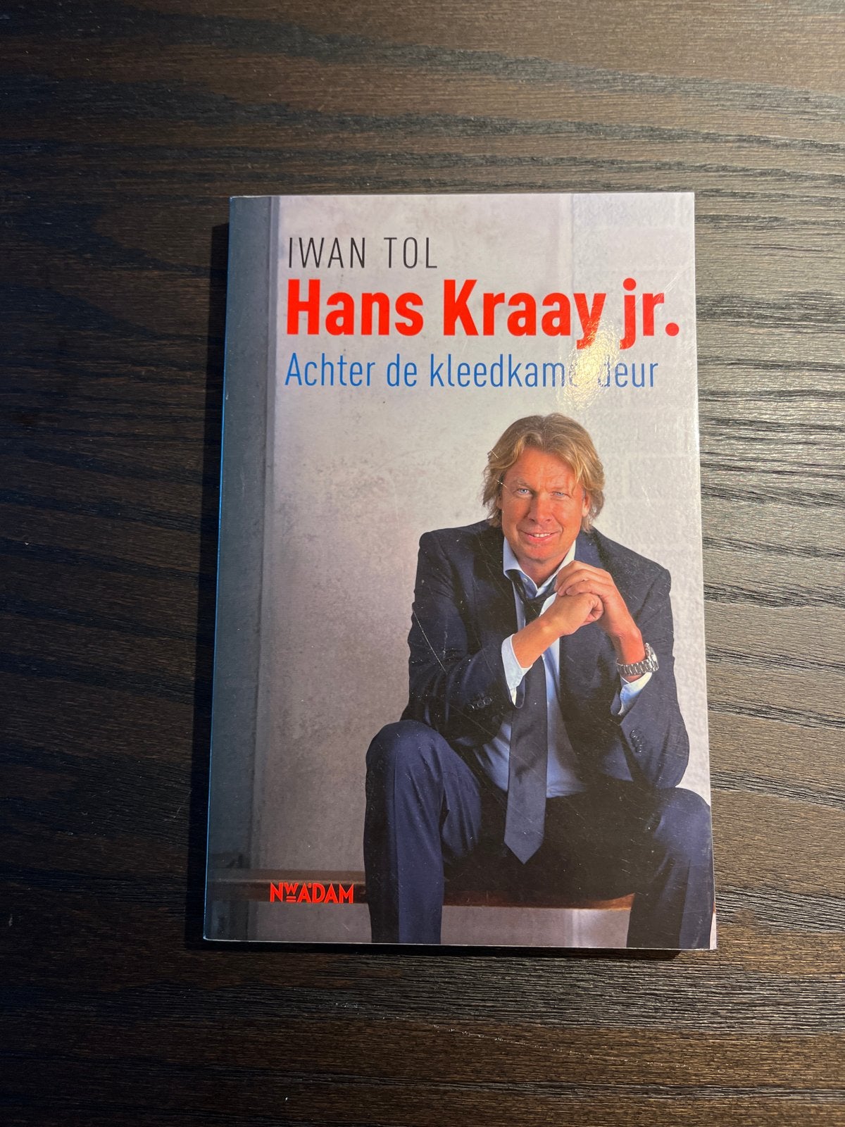 Hans Kraay jr. Achter de kleedkamerdeur - Iwan Tol, Boeken, Ophalen of Verzenden, Zo goed als nieuw, Sport