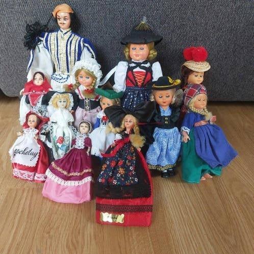 12xOude poppetjes van verschillende landen=7,50euro, Verzamelen, Ophalen of Verzenden