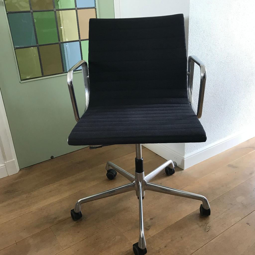 4 Vitra Eames bureaustoel stoel EA 117  gepolijst zwart, Ophalen, Zwart, Nvt, Nvt