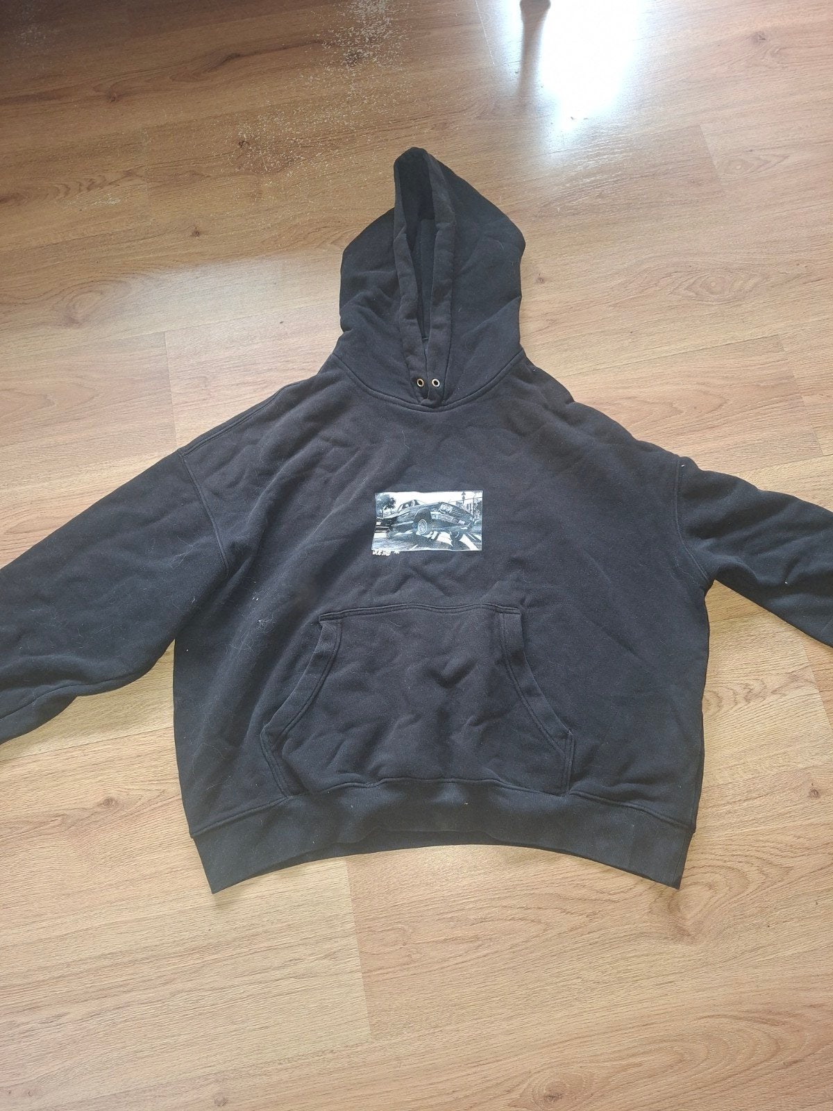 Zwarte hoodie met print - Maat XL, Ophalen of Verzenden, Gedragen, Onbekend