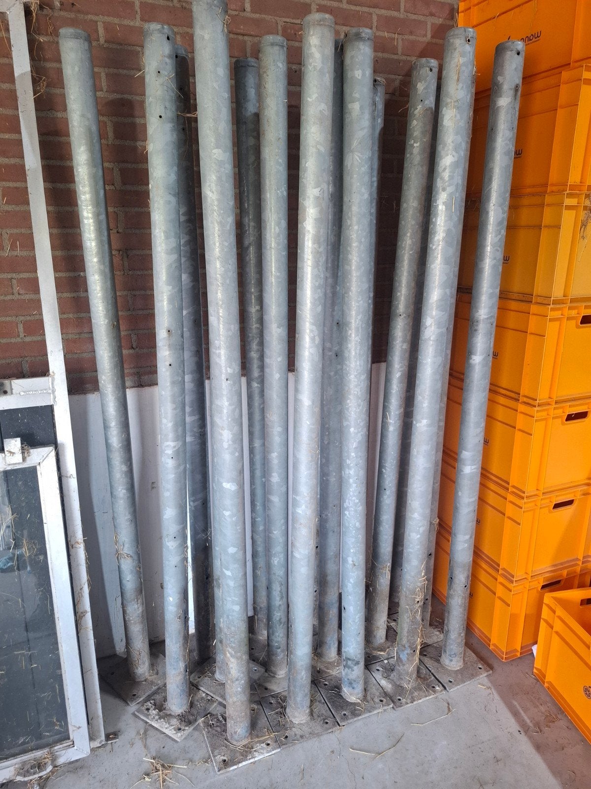 17 Gegalvaniseerde Palen 203cm met Voetplaat - Diameter 8cm, Dieren en Toebehoren, Stalling en Weidegang