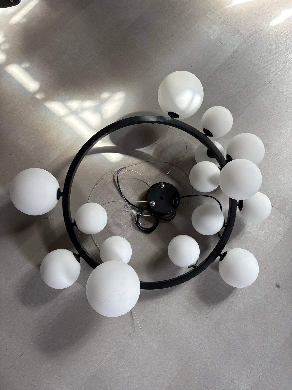 Moderne plafondlamp met 15 witte bollen, Ophalen, 50 tot 100 cm, Minder dan 25 cm, Minder dan 100 cm
