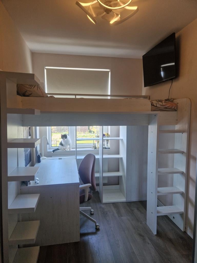 Hoogslaper met bureau, kast en boekenkast, Ophalen
