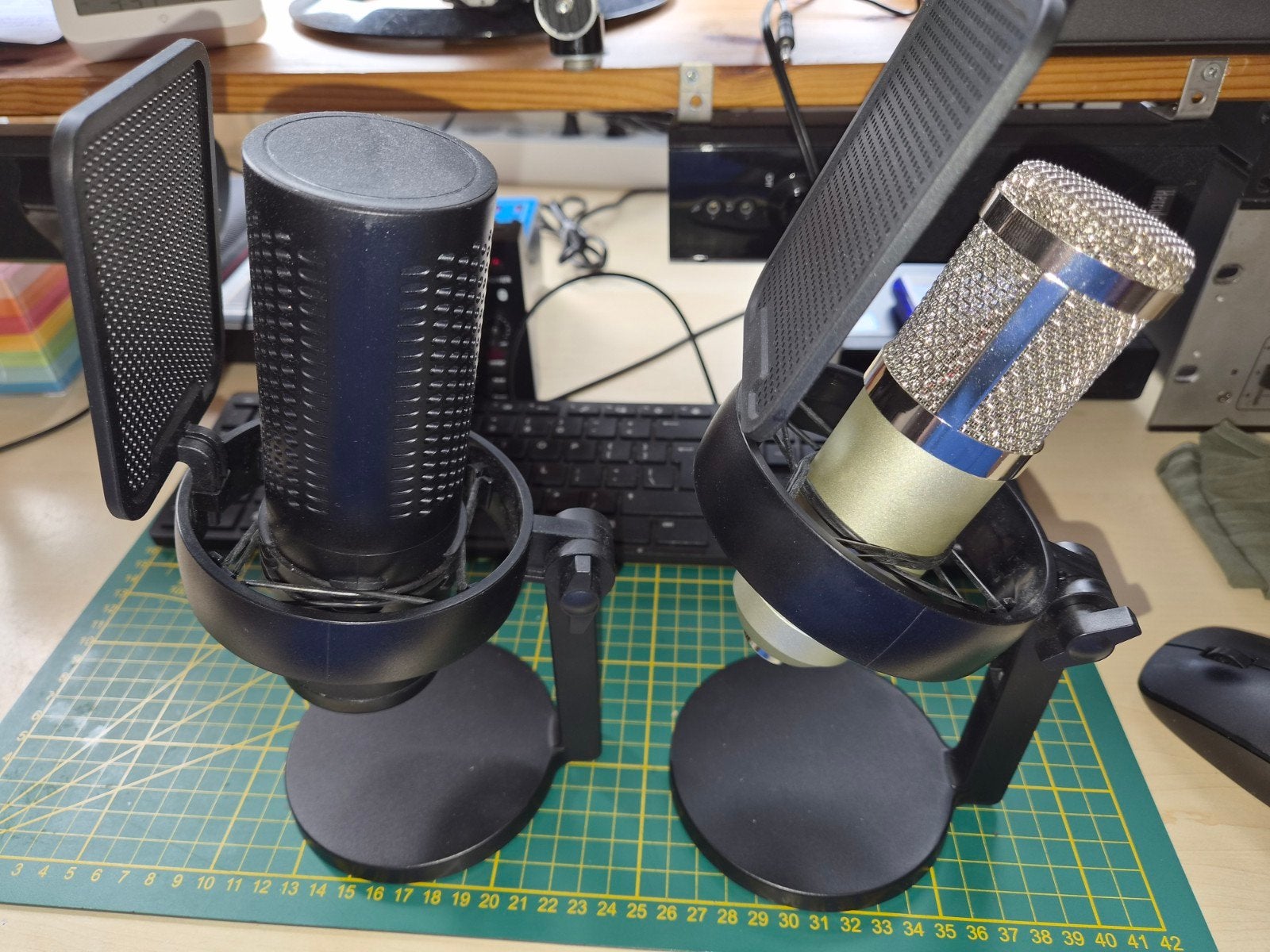 2 Microfoons: 1x USB , 1x XLR,beide werkend., Ophalen, Zo goed als nieuw, Studiomicrofoon