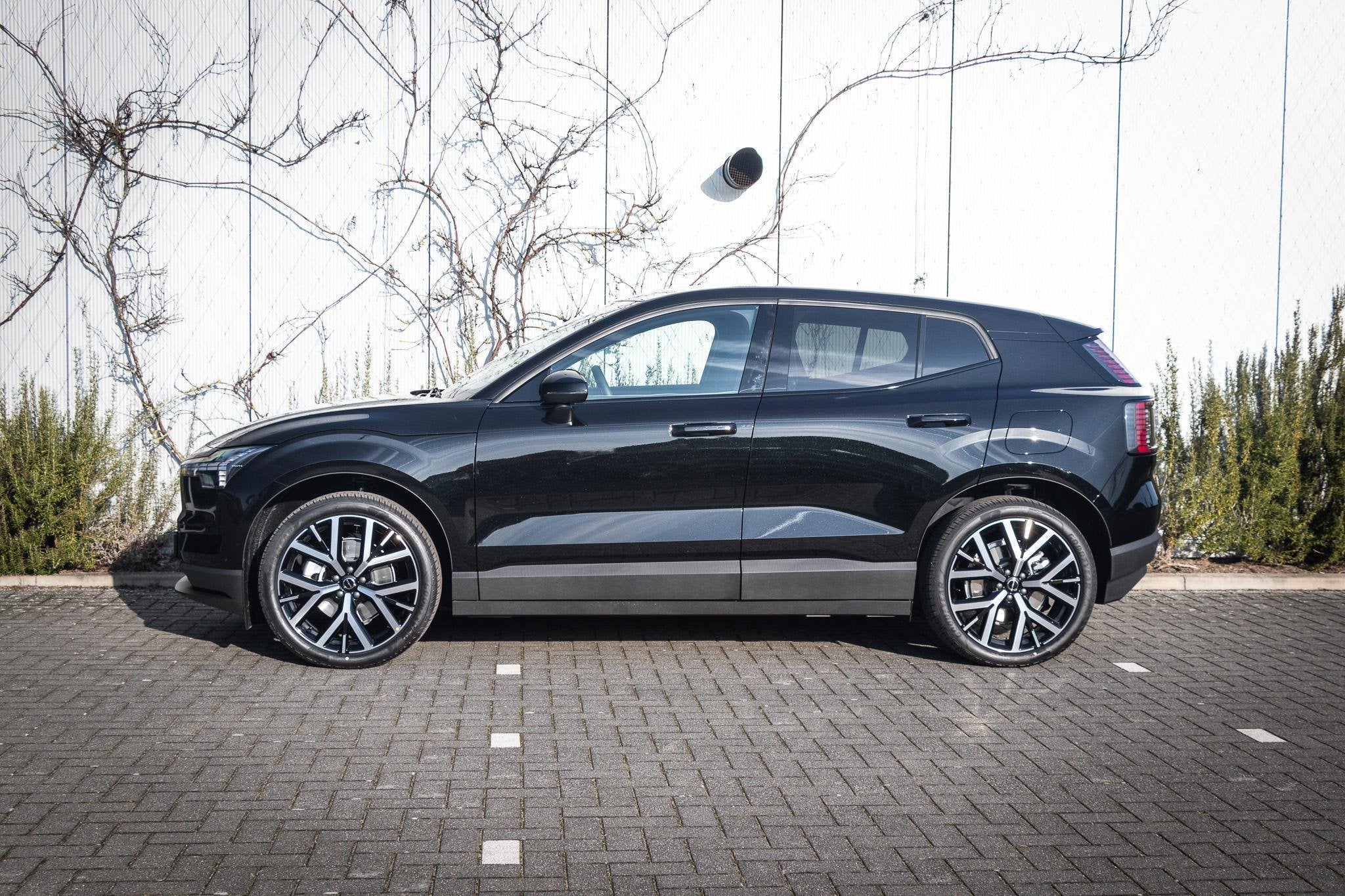 Volvo EX30 P5 Long Range Plus Black Edition Europa 69 kWh |, Auto's, Automaat, Achterwielaandrijving, Zwart, Zwart