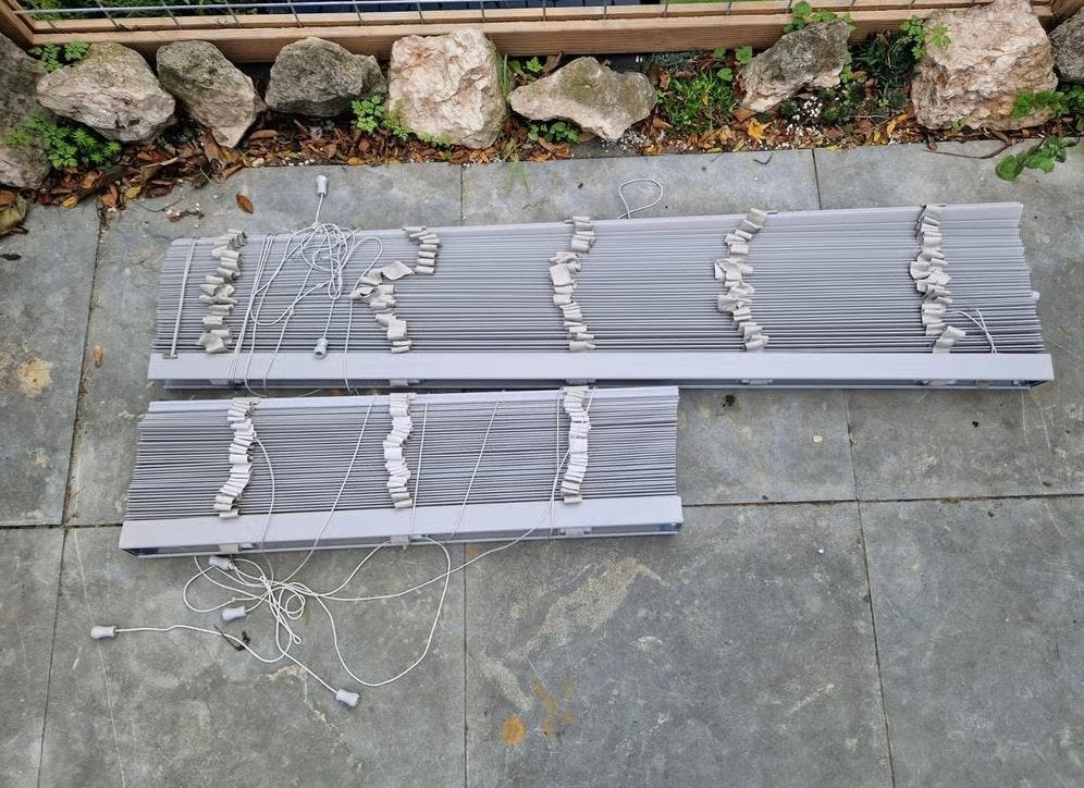 Jaloezieën pvc taupe grijs: 1,34 & 0,8 m, Ophalen, Gebruikt, Grijs, Jaloezie
