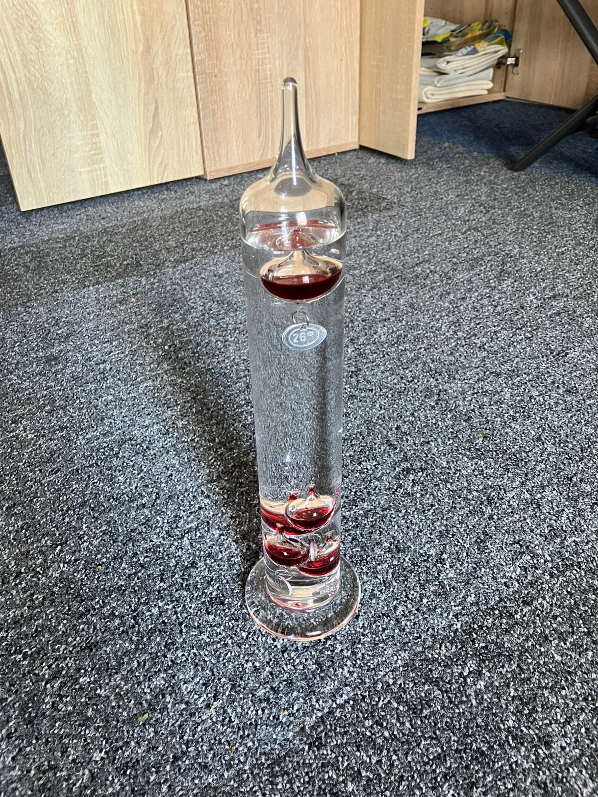 Leuke Galileo thermometer met rode ballen hoogte 32cm, Audio, Tv en Foto, Weerstations en Barometers, Ophalen of Verzenden, Zo goed als nieuw