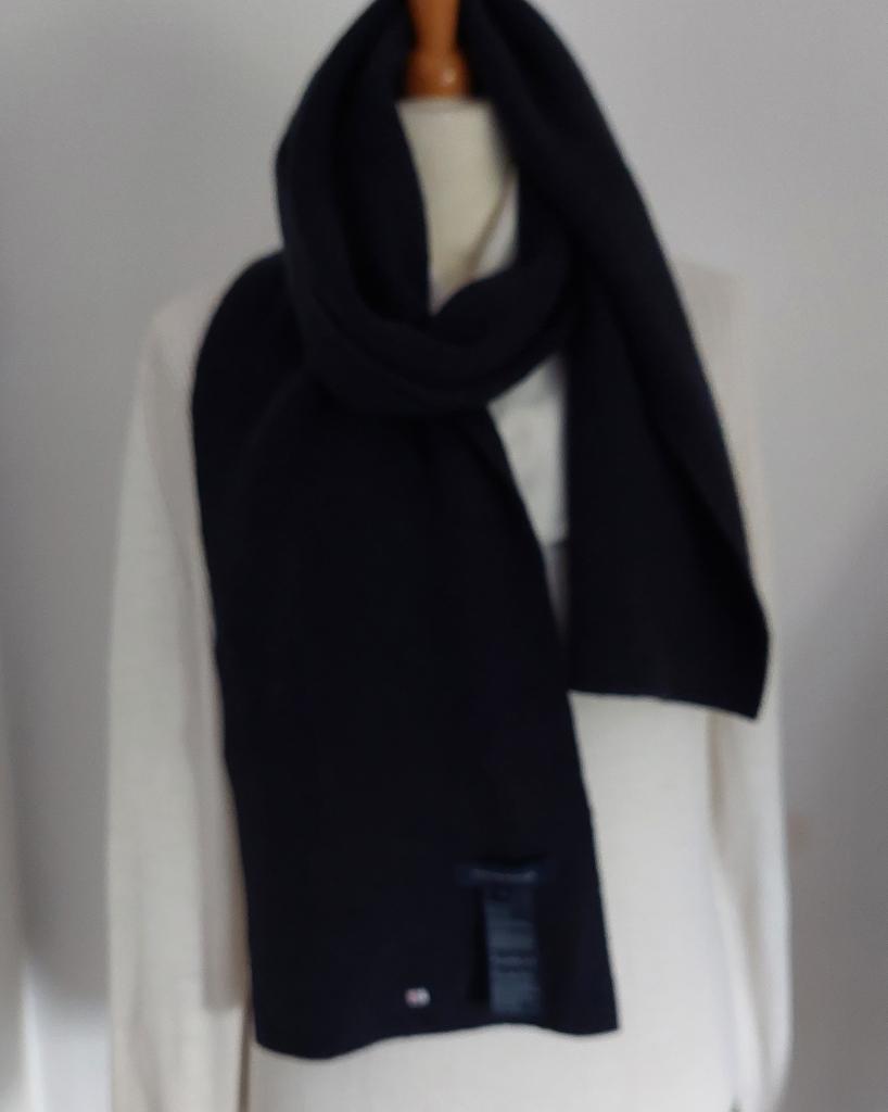 Tommy Hilfiger Sjaal/Das Van 100% lamswol Nieuw!!, Verzenden, Tommy Hilfiger, Nieuw, Overige maten