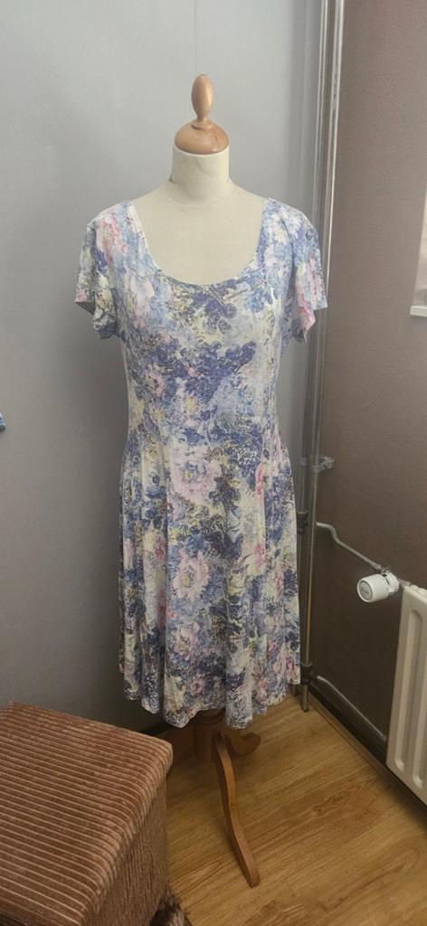 Zomerse jurk met bloemenprint, maat 40/42, Maat 38/40 (M), Overige kleuren, Ophalen of Verzenden, Knielengte