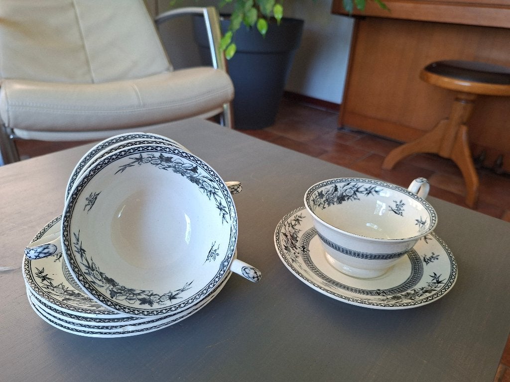 4 theekoppen met schotel Wedgwood, Ophalen