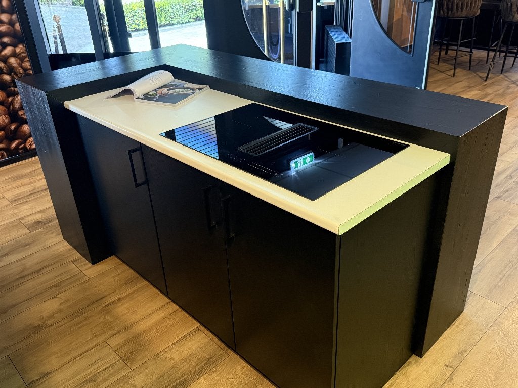 Luxe Showroomkeuken Zwart Compleet met Eiland & apparatuur, Huis en Inrichting, Keuken | Complete keukens, Ophalen, Info@123barren.nl