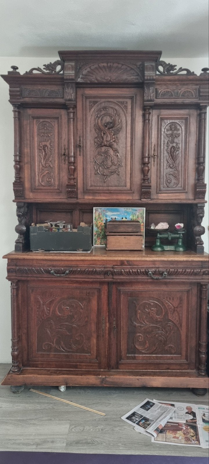 Mooie handgemaakte bewerkte kast met mooie motieven, Ophalen