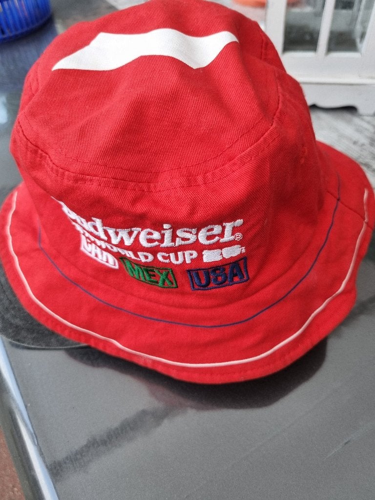 BUDWEISER FIFA 2026 bucket hat, Ophalen of Verzenden, Zo goed als nieuw, Overige typen, Overige merken