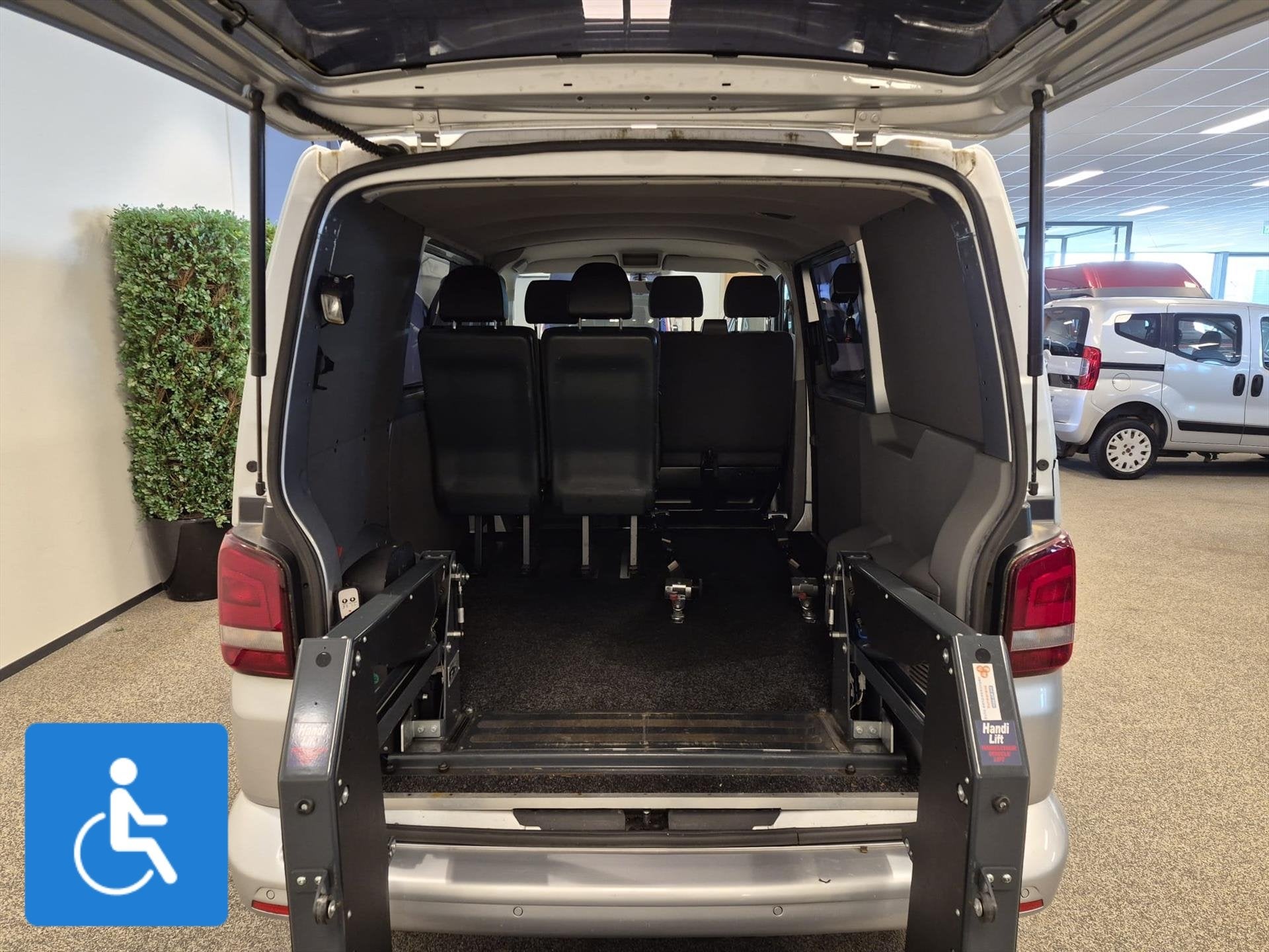 Volkswagen Transporter L1H1 Rolstoelbus 5+1, Stof, Gebruikt, 4 cilinders, Volkswagen