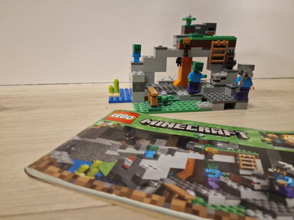 Minecraft lego the zombie cave, Ophalen of Verzenden, Zo goed als nieuw