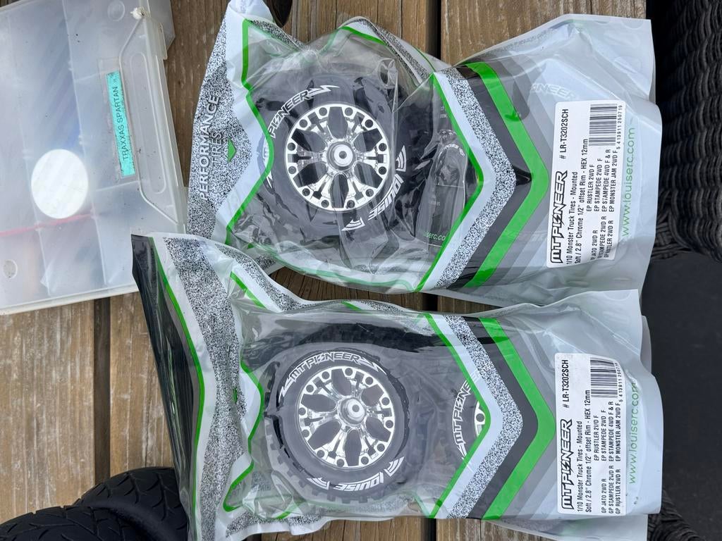 Nieuwe RC Monster Truck Banden (2 sets), Nieuw, Schaal 1:10, Onderdeel, Overige typen