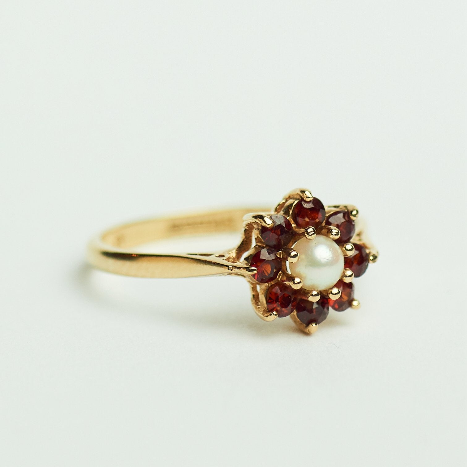 Vintage cluster ring parel granaat, Sieraden, Tassen en Uiterlijk, Ophalen of Verzenden, Zo goed als nieuw, 17 tot 18, Met edelsteen