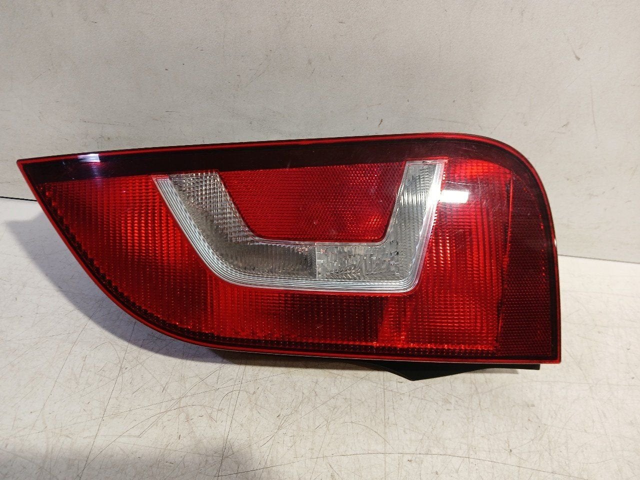 Achterlicht carrosserie rechts Volkswagen Up, Onderdelen@venauto.nl, Van der Ven Autorecycling B.V., Gebruikt, Ettenseweg 76, 4706 PB Roosendaal, The Netherlands
