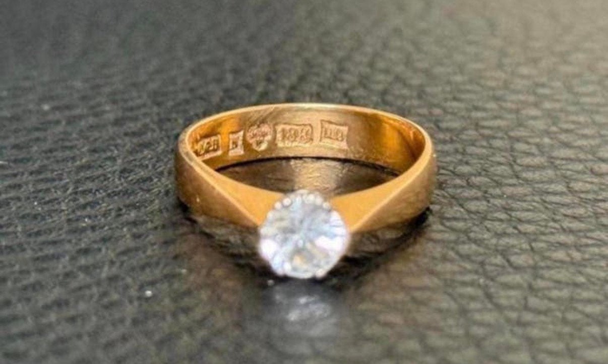 Prachtige 18 karaat gouden ring met natuurlijke diamant, Sieraden, Tassen en Uiterlijk, Ringen, Ophalen of Verzenden, 17 tot 18