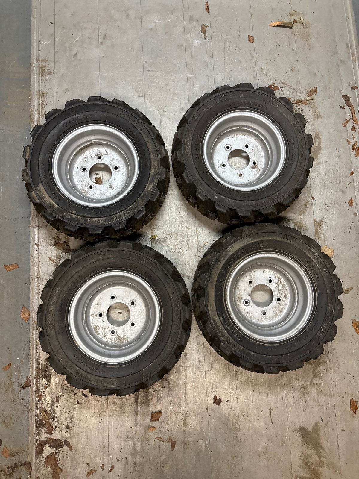 Nieuwe Banden giant skidster 23x8.50-12, Ophalen, Wiellader of Shovel