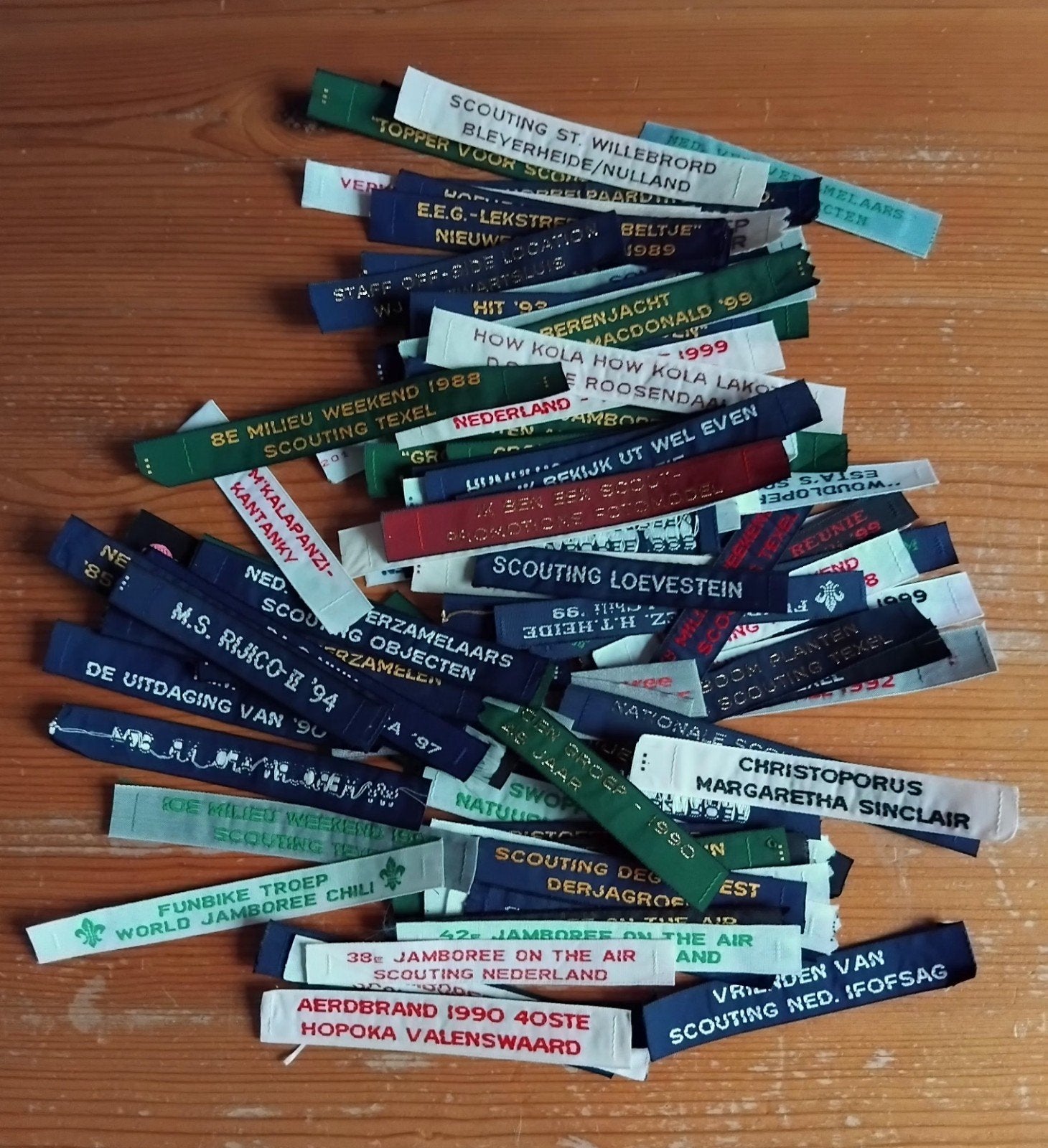 Scouting groepsnaambandjes 110 stuks - Diverse collectie, Ophalen of Verzenden, Gebruikt, Embleem, Speld of Insigne