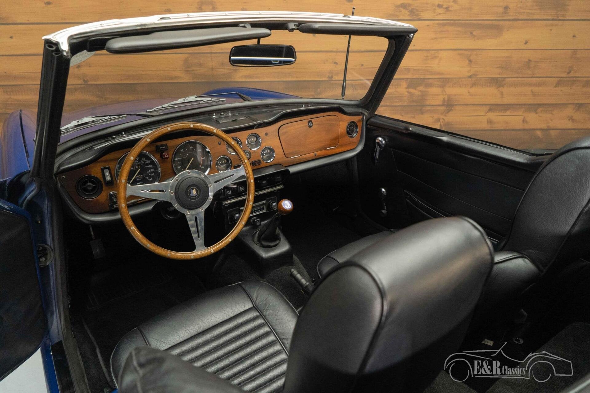 Triumph TR6 Cabriolet | 1973, Achterwielaandrijving, Zwart, Cabriolet, Blauw