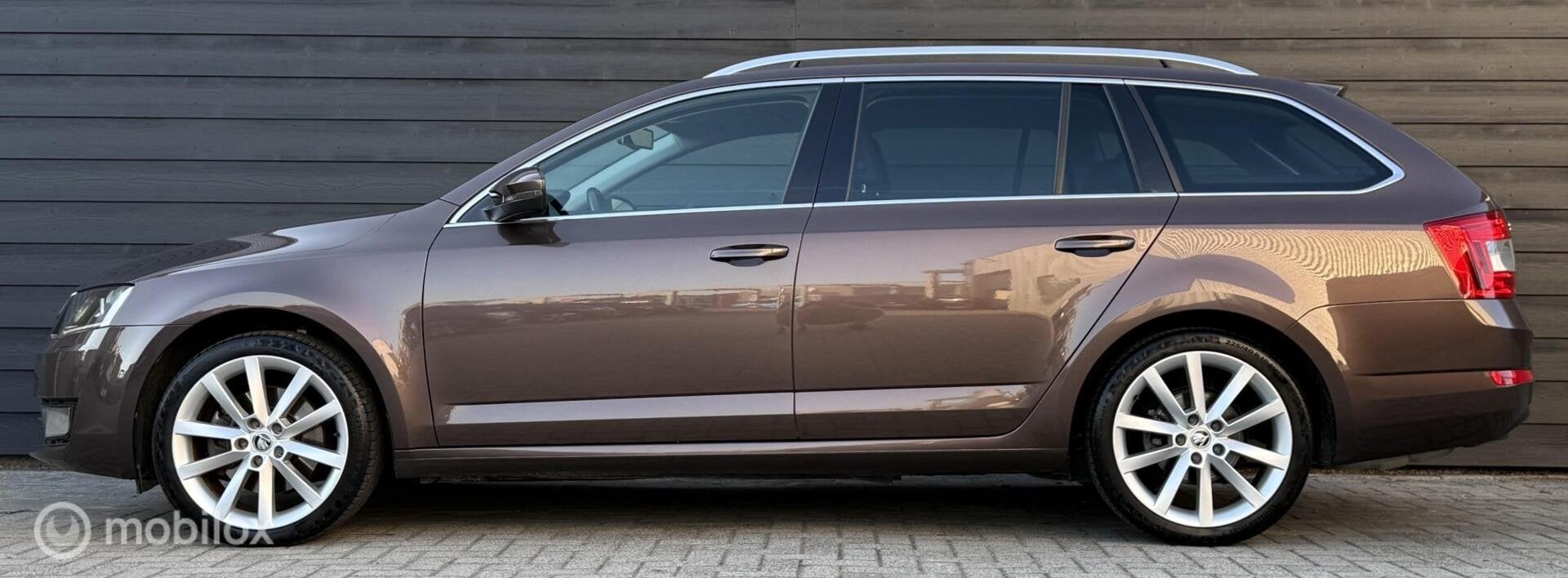 Skoda Octavia Combi 1.8 TSI 180PK Style Business Trekhaak/LE, Voorwielaandrijving, Gebruikt, 4 cilinders, 179 pk