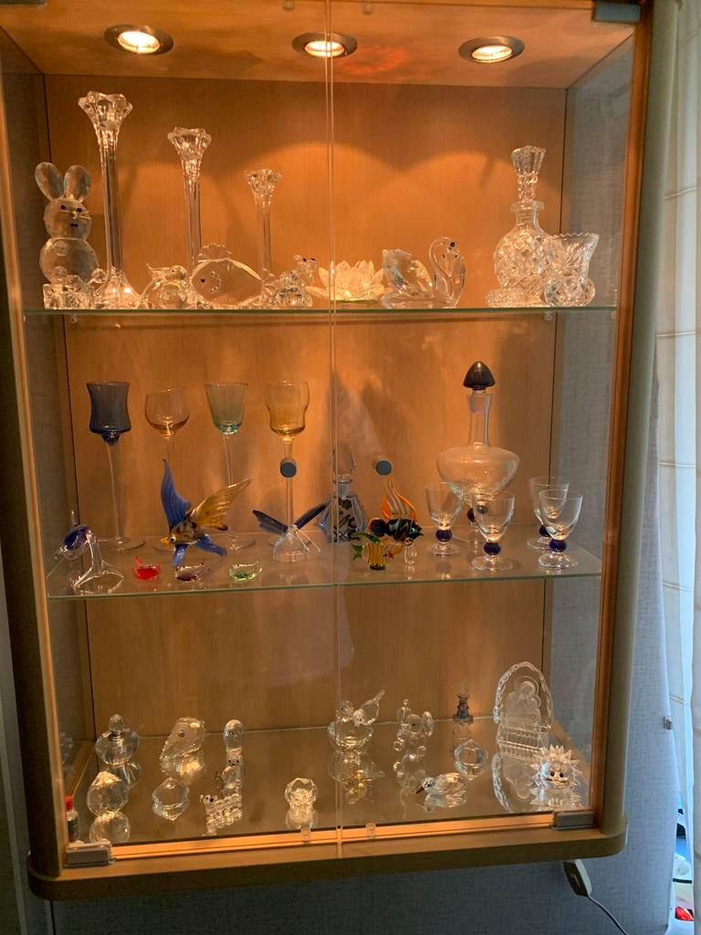 Svarovski beeldjes in vitrinekast, Ophalen, Zo goed als nieuw, Figuurtje