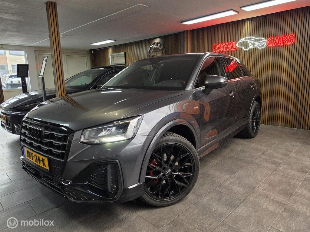 Audi Q2 35 TFSI S-LINE / Acc / Camera/ Leer/ B.spot/ 19 INCH, 4 cilinders, 150 pk, Leder, Bedrijf