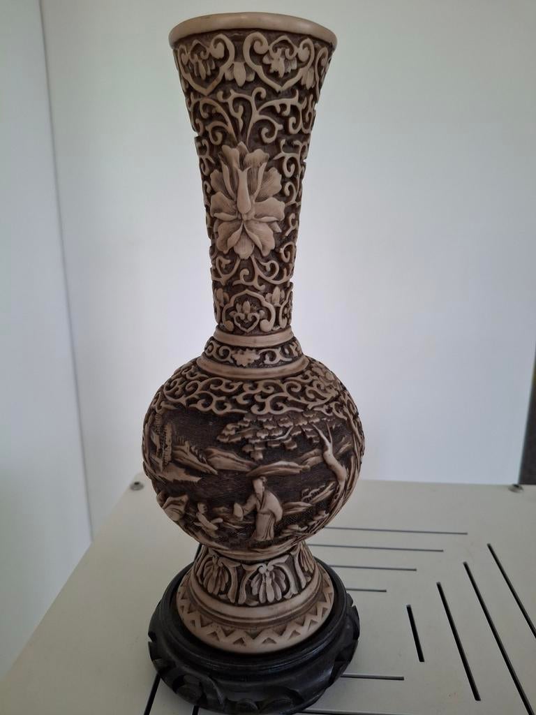 Chinese vaas met fraaie decoratie van figuren in landschap, Antiek en Kunst, Ophalen of Verzenden