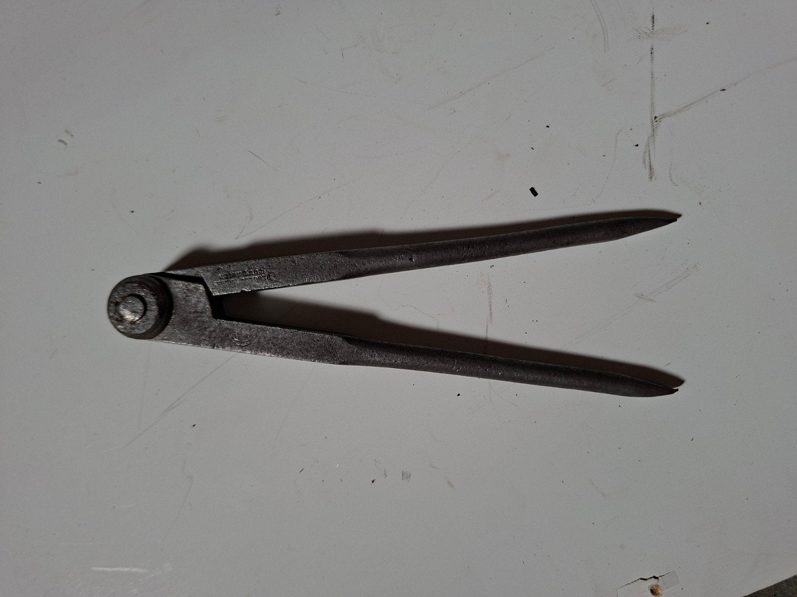 oud passer 1860, peugeot frere's, tout acier,  halve maan lo, Antiek en Kunst, Antiek | Gereedschap en Instrumenten, Ophalen of Verzenden