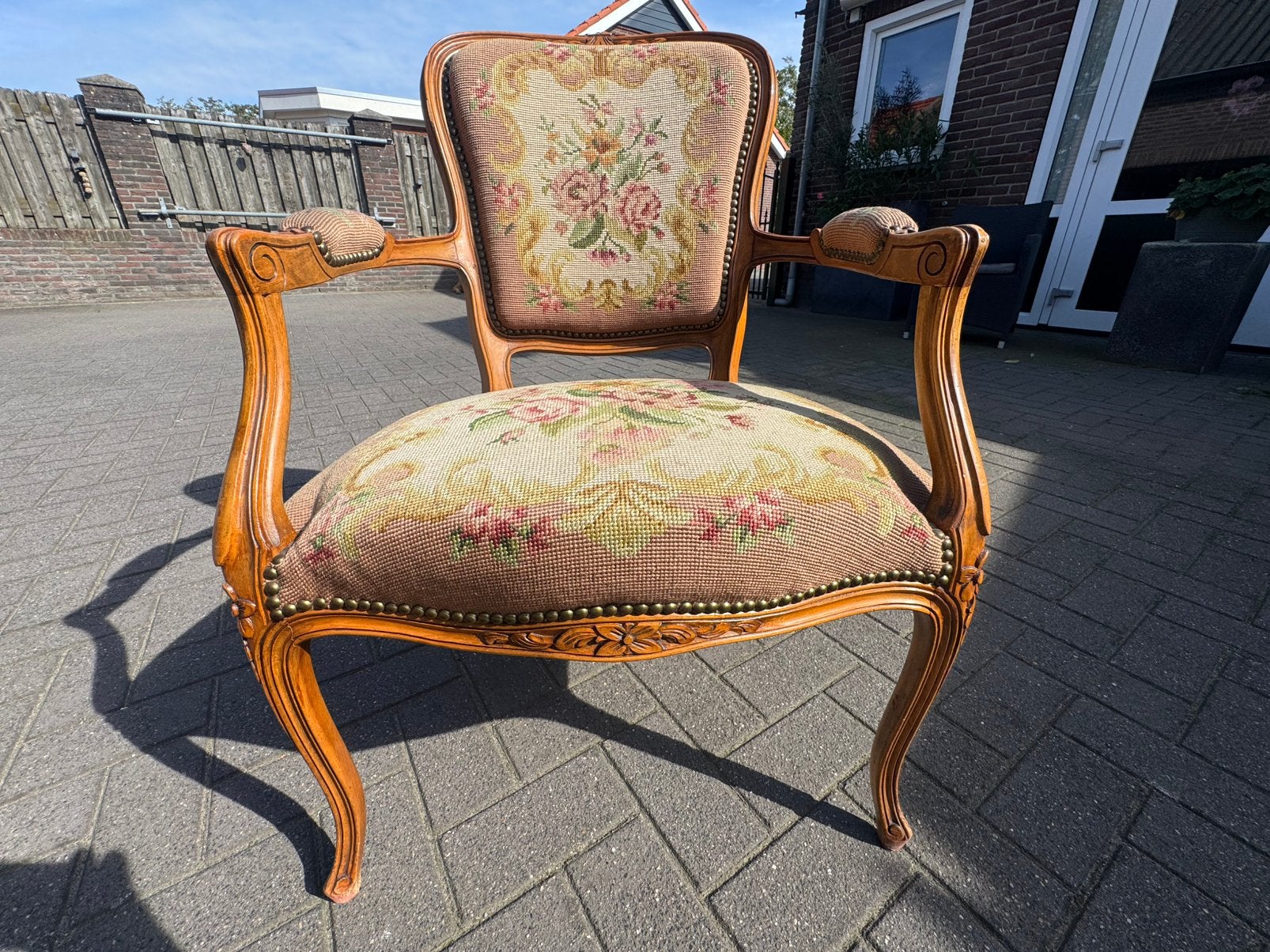 Antieke stoel Louis xv stoeltje geborduurd met bloemen, Ophalen