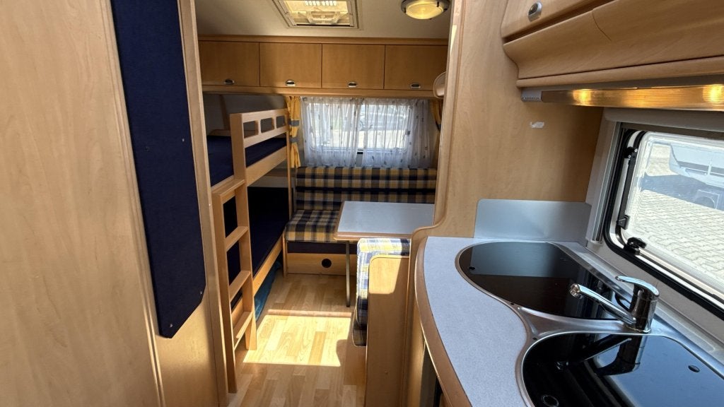 Hobby De luxe Easy 495 UK bouwjaar 2001 met voortent, Caravans en Kamperen, Overige typen, Hobby, Bedrijf, Treinzit