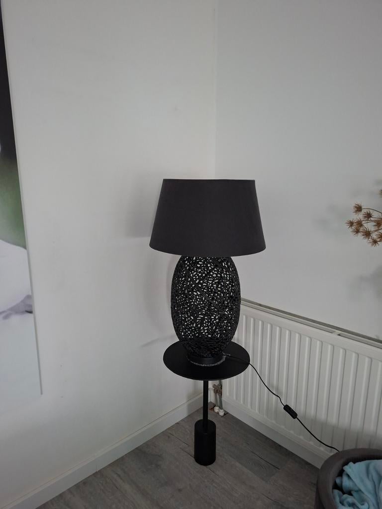 Lamp voet is van metaal met kap 94 cn hoog, Ophalen, Zo goed als nieuw, Metaal