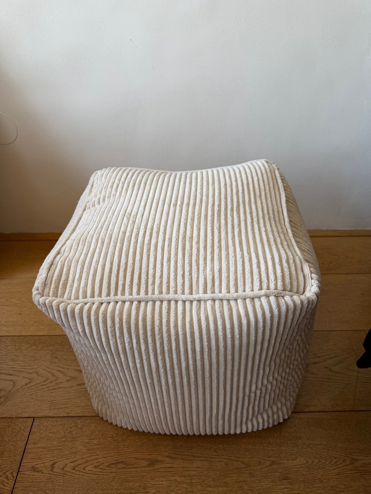 Nieuwe beige rib poef van Green Bean, Minder dan 50 cm, Vierkant, Nieuw, Ophalen of Verzenden