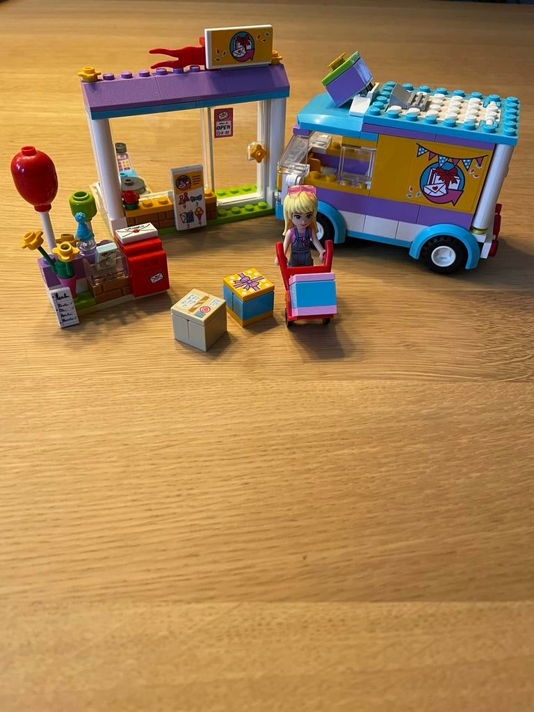 Lego friends pakketdienst 41310, helemaal compleet, Kinderen en Baby's, Speelgoed | Duplo en Lego, Ophalen of Verzenden, Zo goed als nieuw